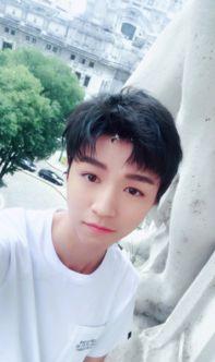 娛樂(lè)圈吃瓜王俊凱是誰(shuí)呀,揭秘王俊凱的瓜田傳奇