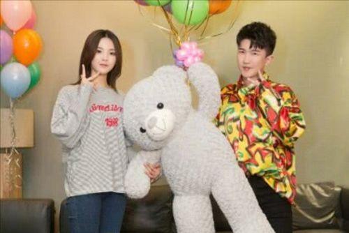娛樂圈的日常吃瓜,揭秘明星們的日?！俺怨稀鄙?></a></li>
              </ul>
            </div>
                                    <div   id=